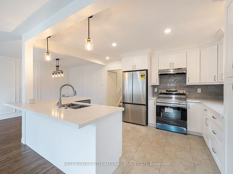 24 Thorncrest Rd — Photo 4
