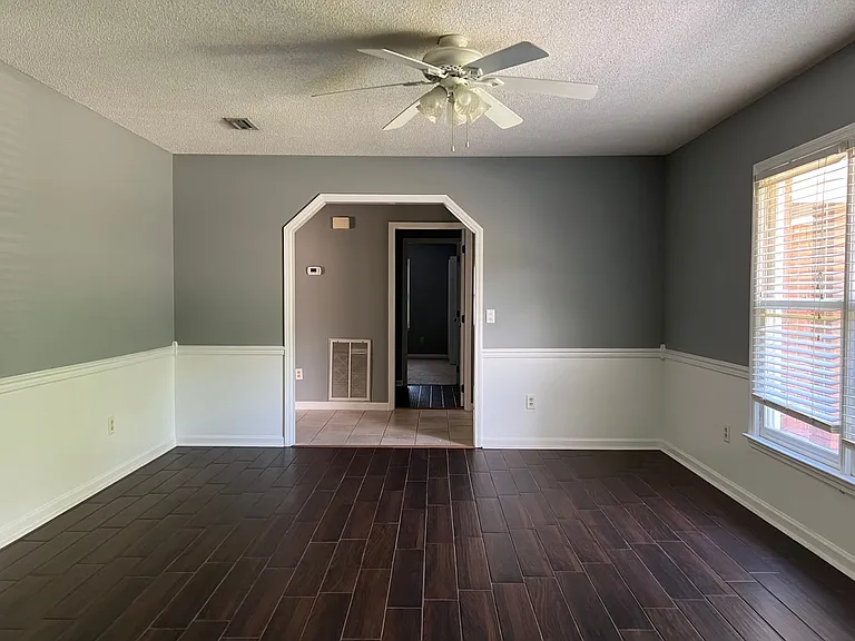 114 Windmere Dr — Photo 4