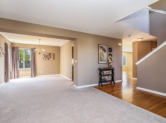 3rd image of 39194 N Queensbury Ln