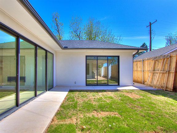 3rd image of 812 NW 45th St