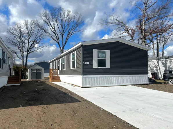 5281 Americana, Casco, MI 48064