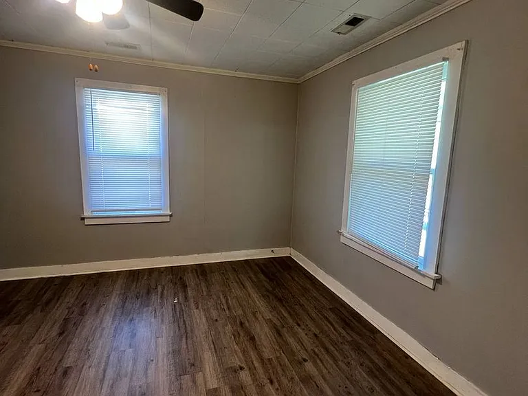 120 S Patterson Ave — Photo 4