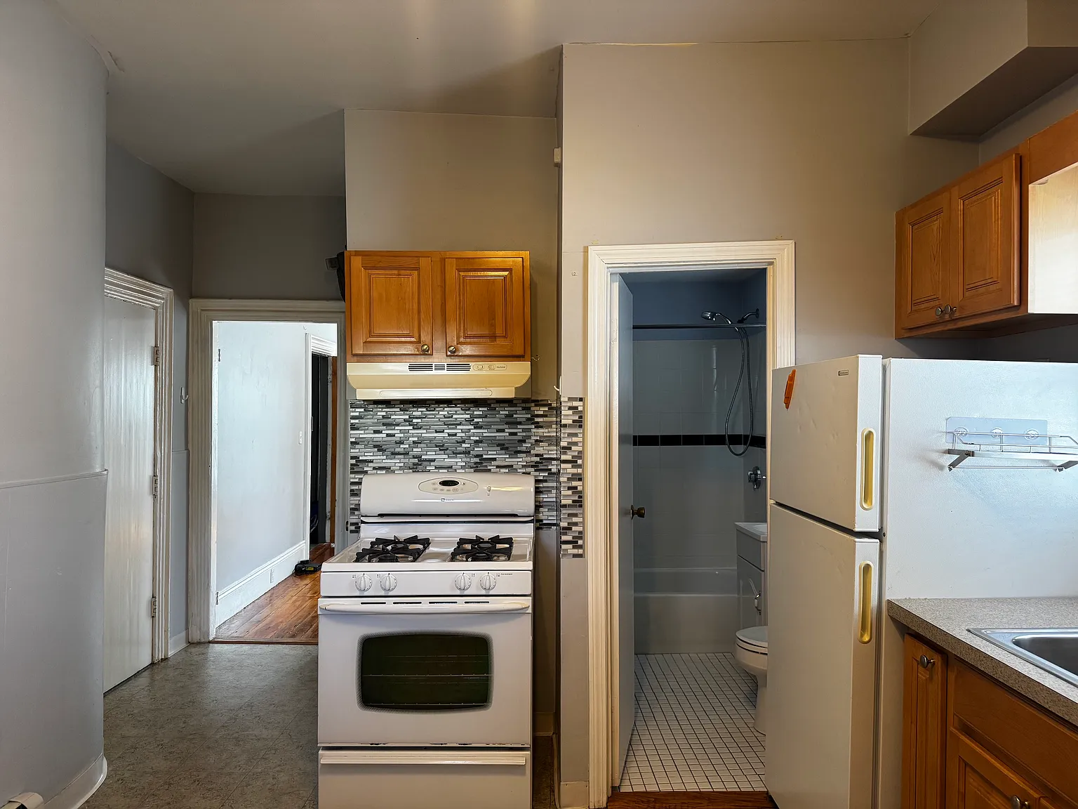 1 bed, 9999 sqft, $2,200 — Photo 2