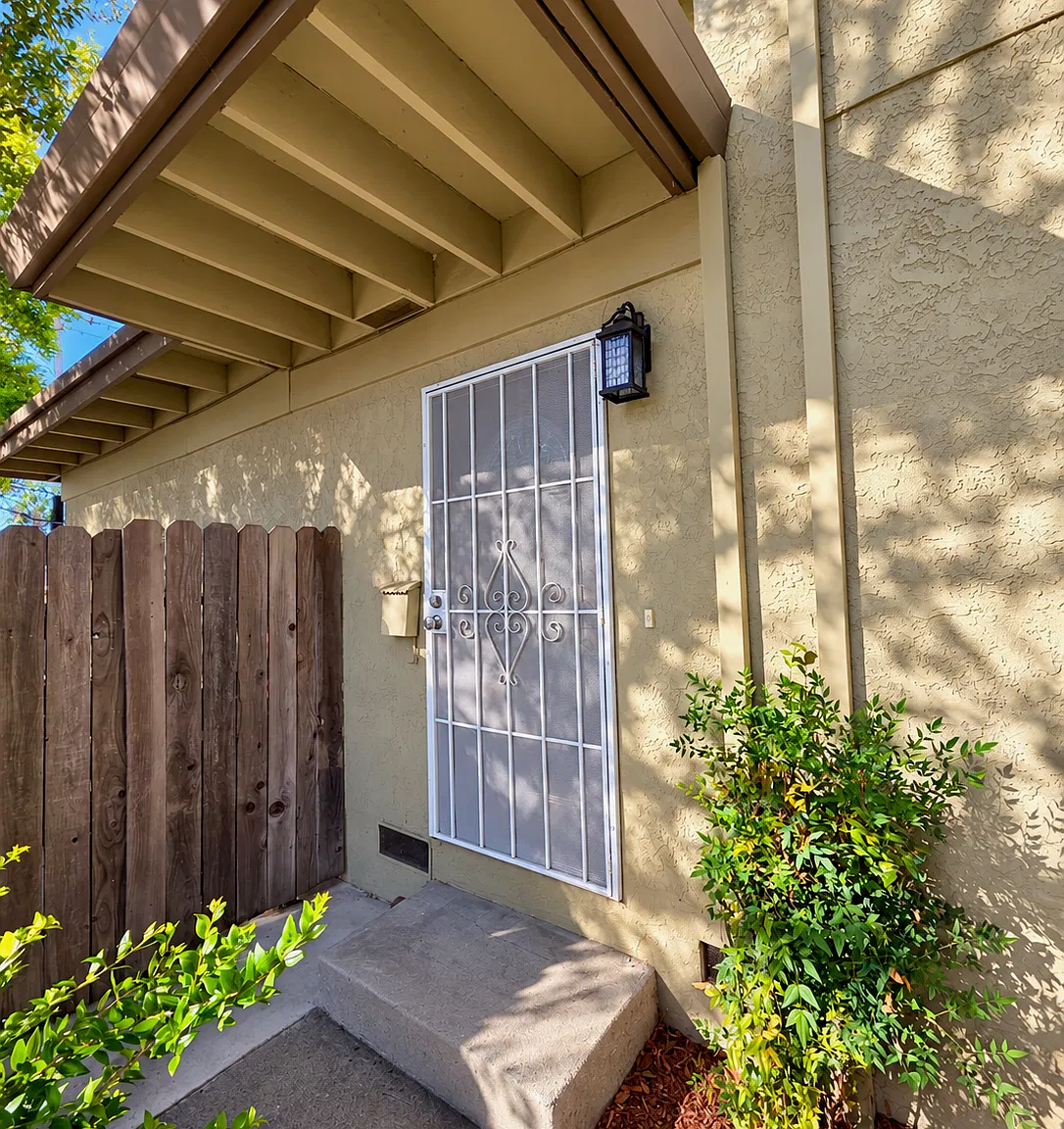 3 bed, $2,500 — Photo 2