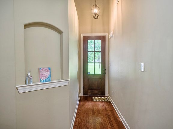 3rd image of 874 Winter Leaf Dr