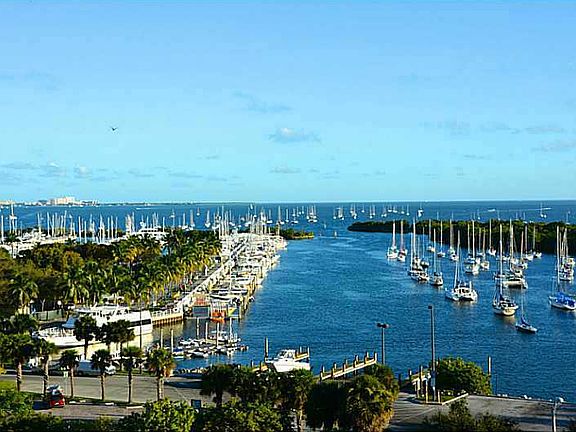 4th image of 2843 S Bayshore Dr APT 9E