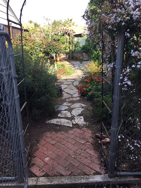 Valencia Dr