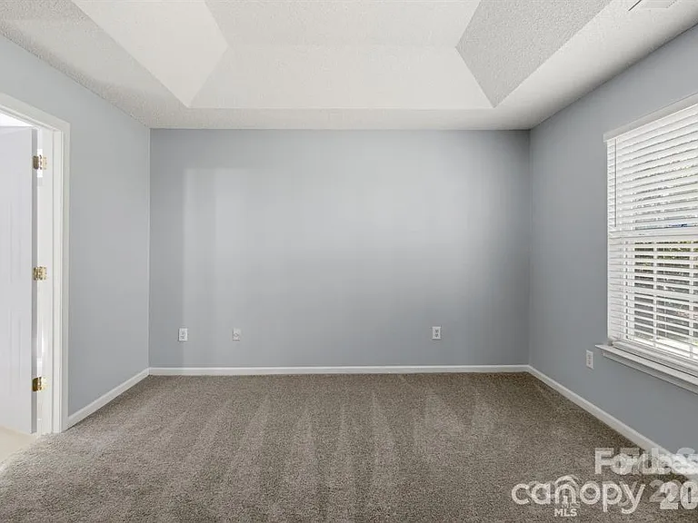 6828 Ayrshire Glen Pl — Photo 9