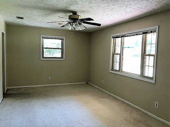 2nd image of 1014 Seymour Dr