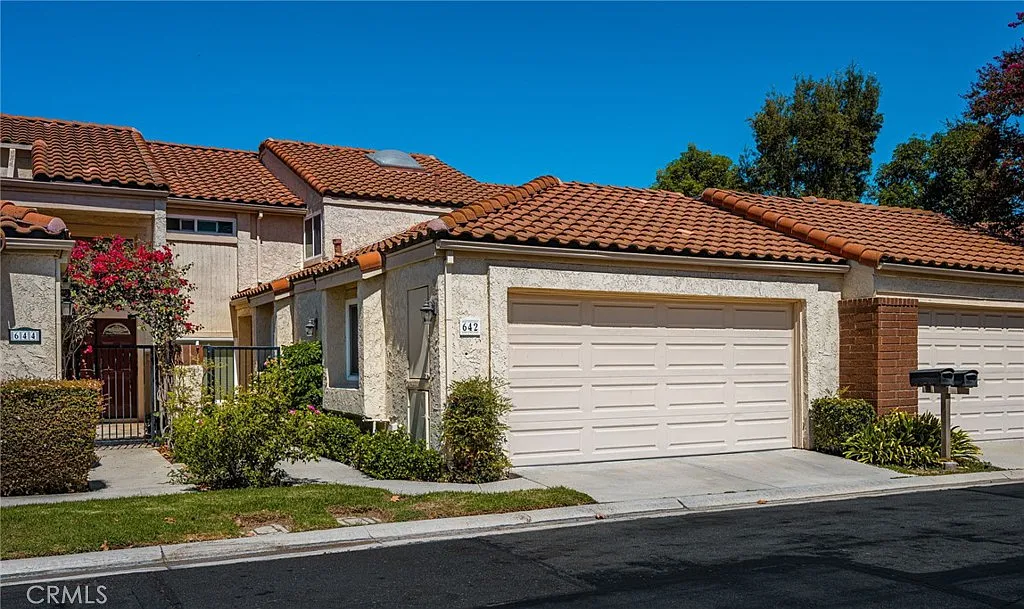 3 bed, 2134 sqft, $4,950 — Photo 4