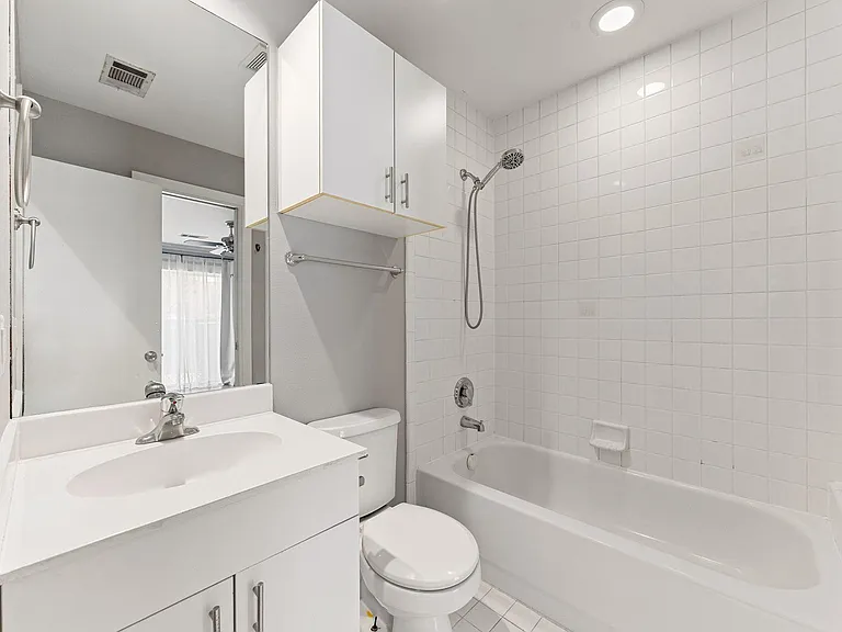 913 Robin St — Photo 20
