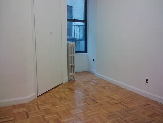 Rented by M.Grossman R.E. Management | media 7