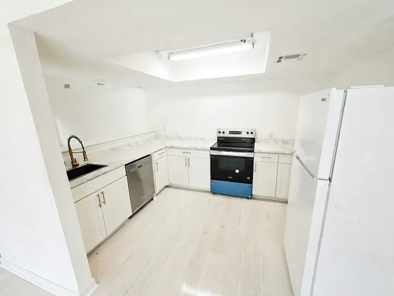 4010 Robinhood Dr — Photo 5