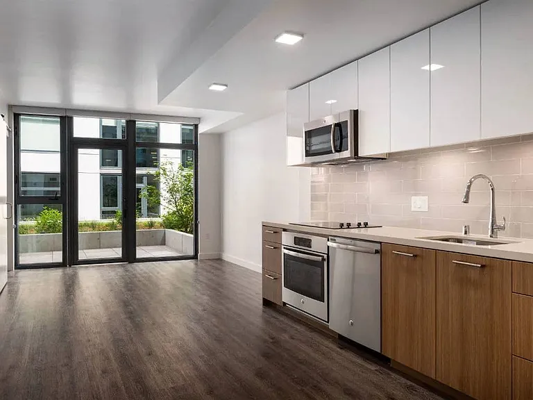 923 Folsom — Photo 12