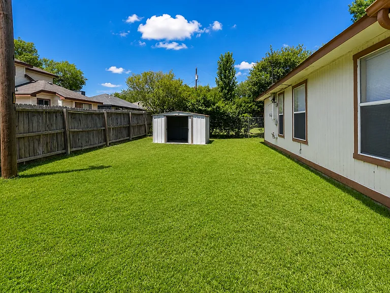 2308 Woodlands Dr — Photo 6