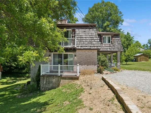 1000 Weir Dr, Belle Vernon, PA 15012