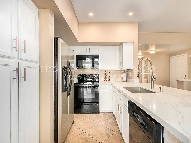 9705 E Mountain View Rd #1015 — Photo 6