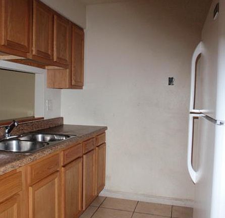 4th image of 574 Holmes Blvd