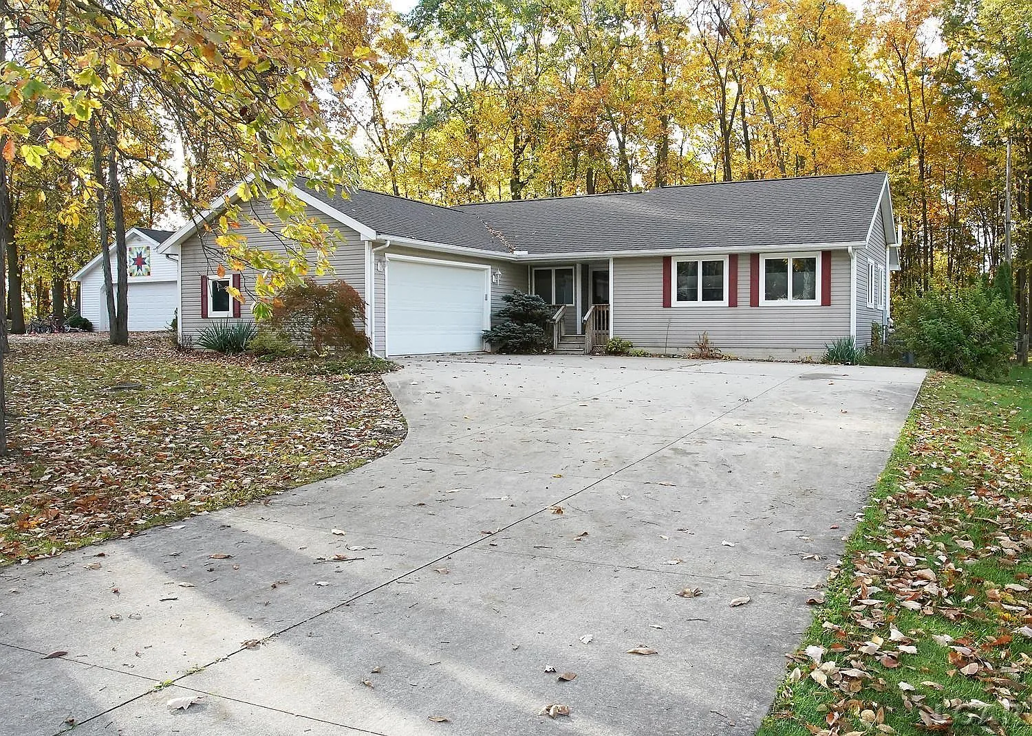 7635 Norfolk Dr photo 1