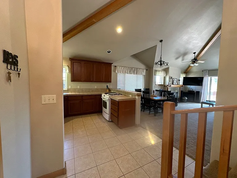 5015 Falcon Dr — Photo 2