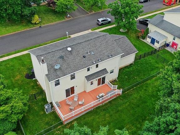 2nd image of 211 Bywater Way