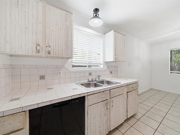1913 Denfield Dr — Photo 12