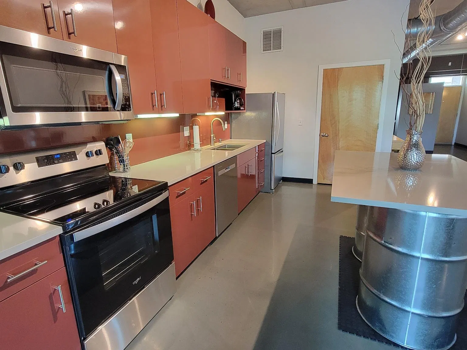 1 bed, 988 sqft, $1,600 — Photo 3