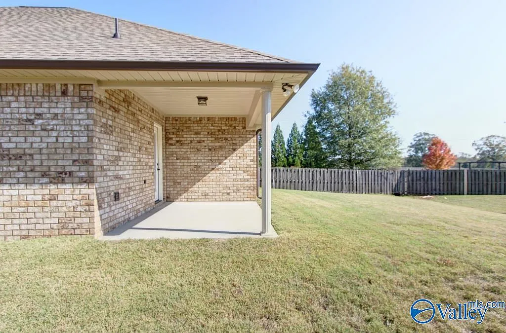 4 bed, 2.5 bath, 2045 sqft, $2,195 — Photo 4