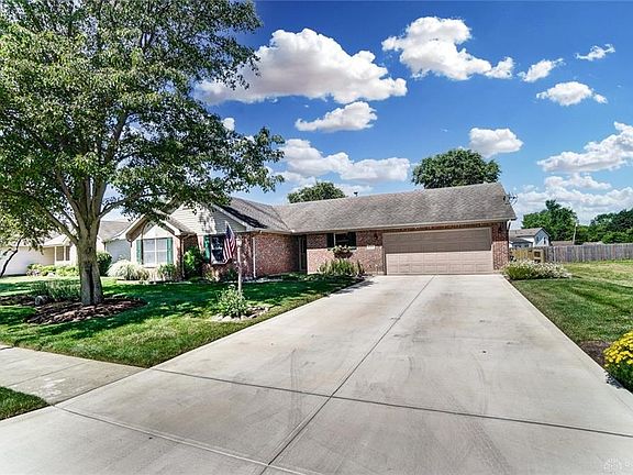 2nd image of 422 Joellen Pl