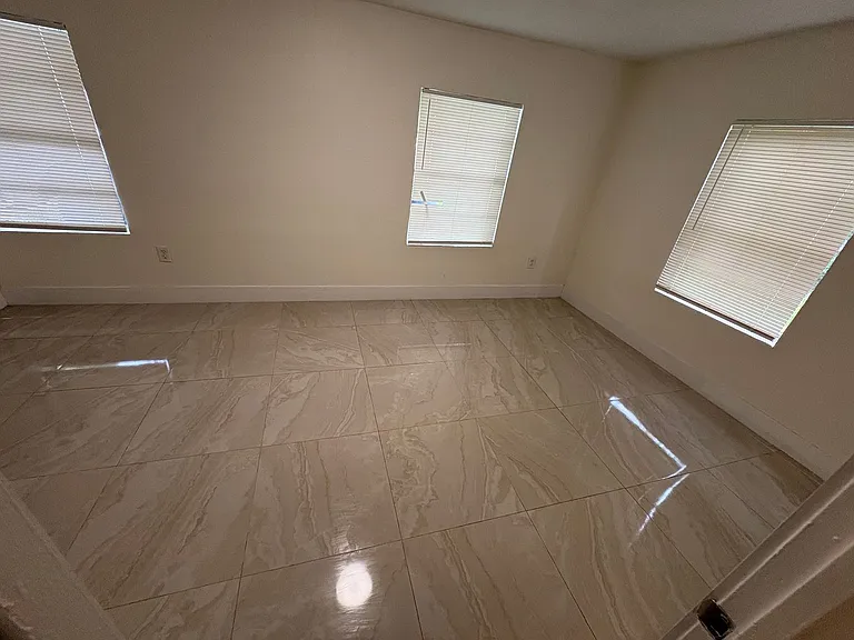 2624 Lee St — Photo 13