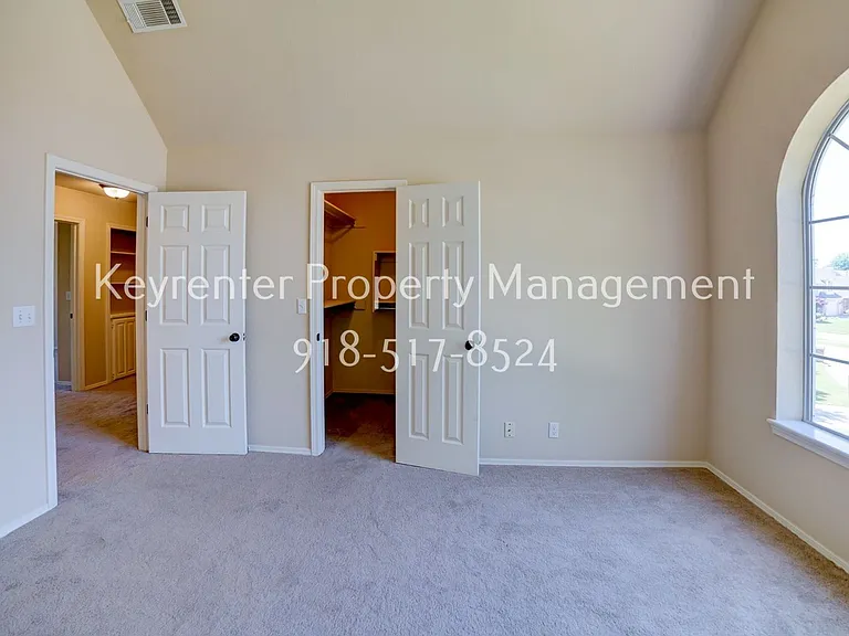 10119 S College Pl — Photo 11
