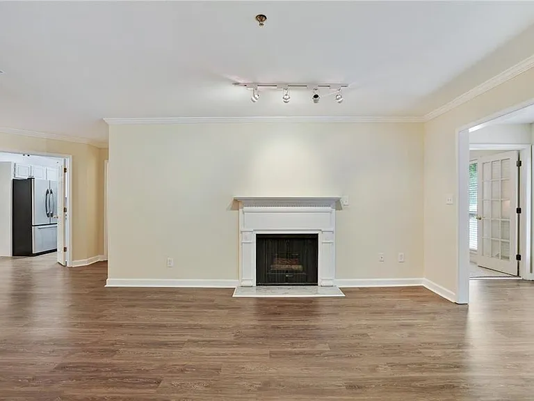 3203 Lenox Rd NE #6 — Photo 3