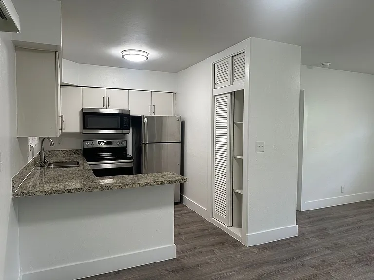 2221 Monroe St — Photo 7
