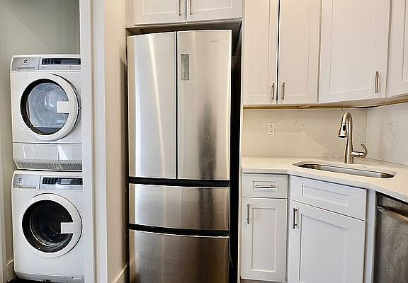 2nd image of 153 E 105th St APT 1