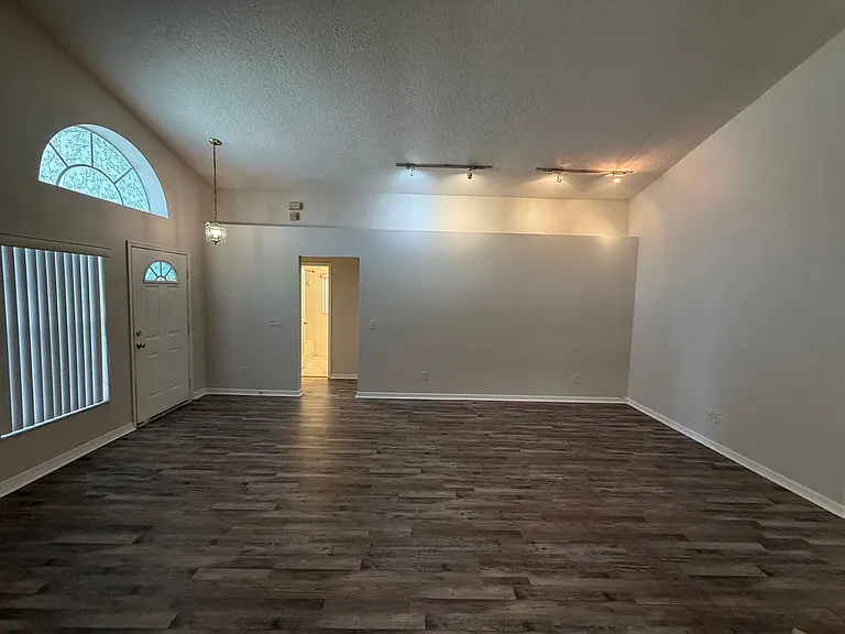 12464 Castlemain Trl — Photo 15