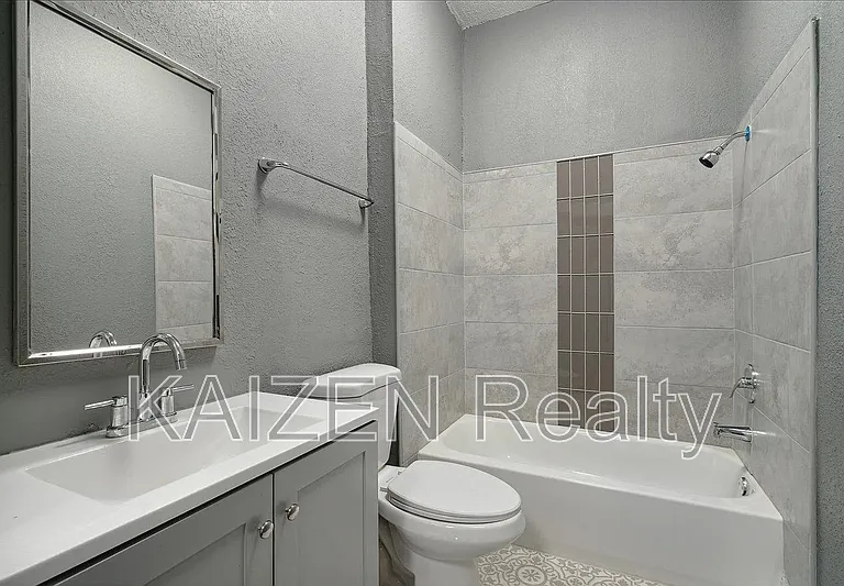 156 N Tucker St — Photo 17
