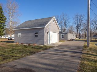 46426 Lakeview Dr, Decatur, MI 49045