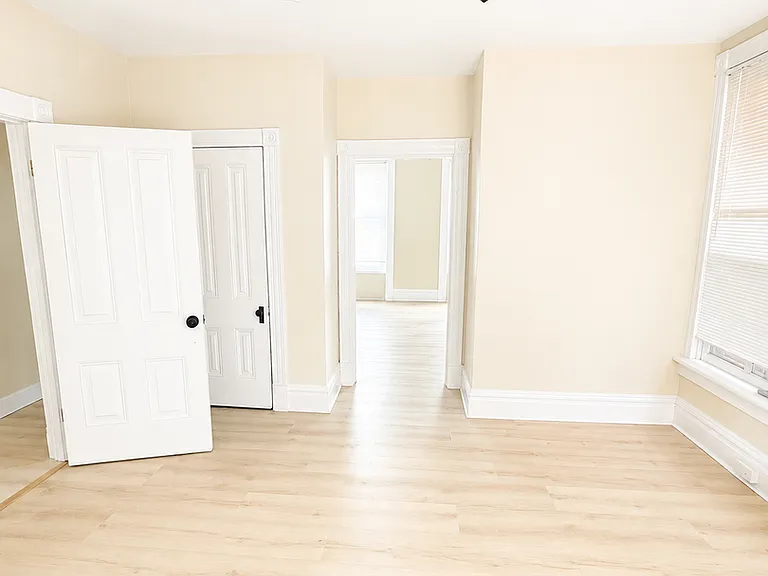 3921 Iowa Ave — Photo 12