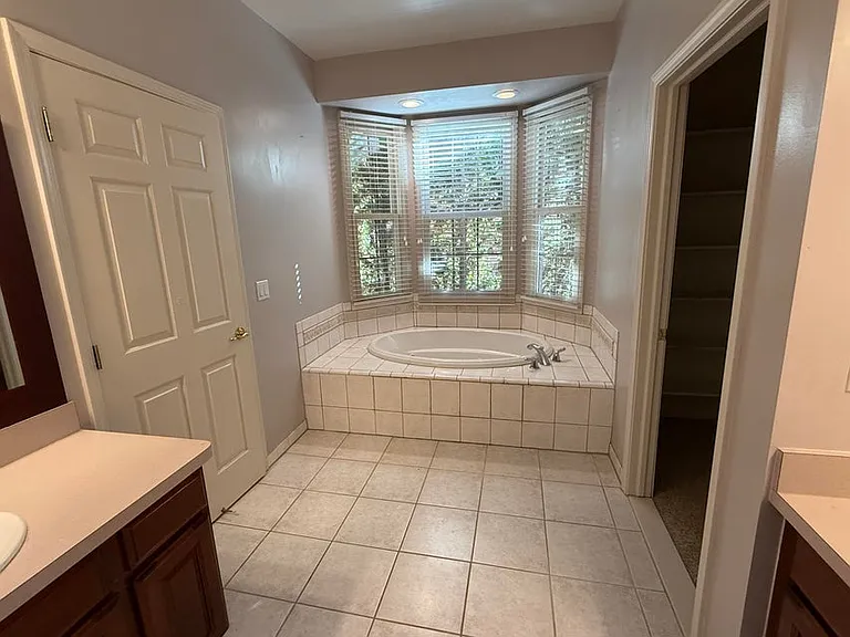 18145 Shoreline Ct — Photo 29