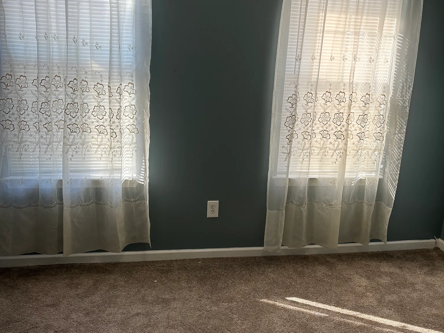 4 bed, 2.5 bath, 2862 sqft, $550 — Photo 4