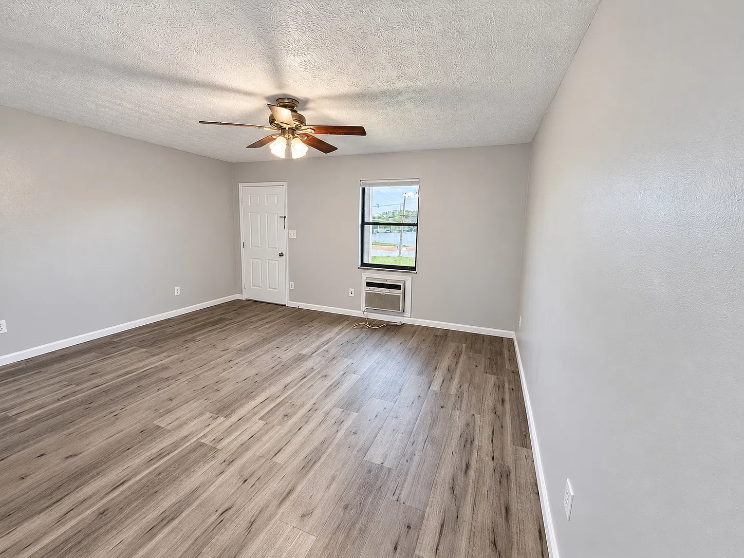 2 bed, 900 sqft, $1,500 — Photo 4