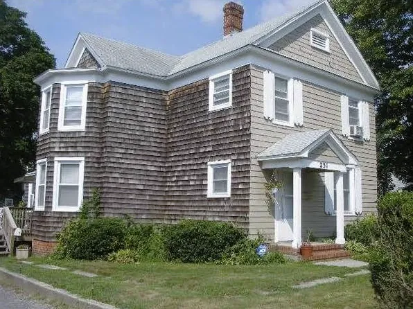 231 Hamilton Ave, Riverhead, NY 11901