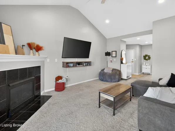 9316 Pine Lake Dr Unit 202, Louisville, KY 40220