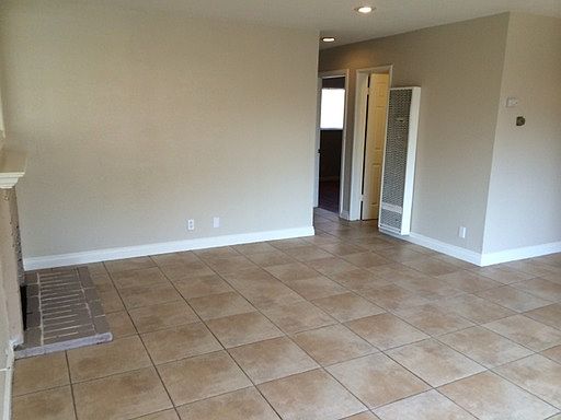 3rd image of 220 E Clifton Ave APT 4