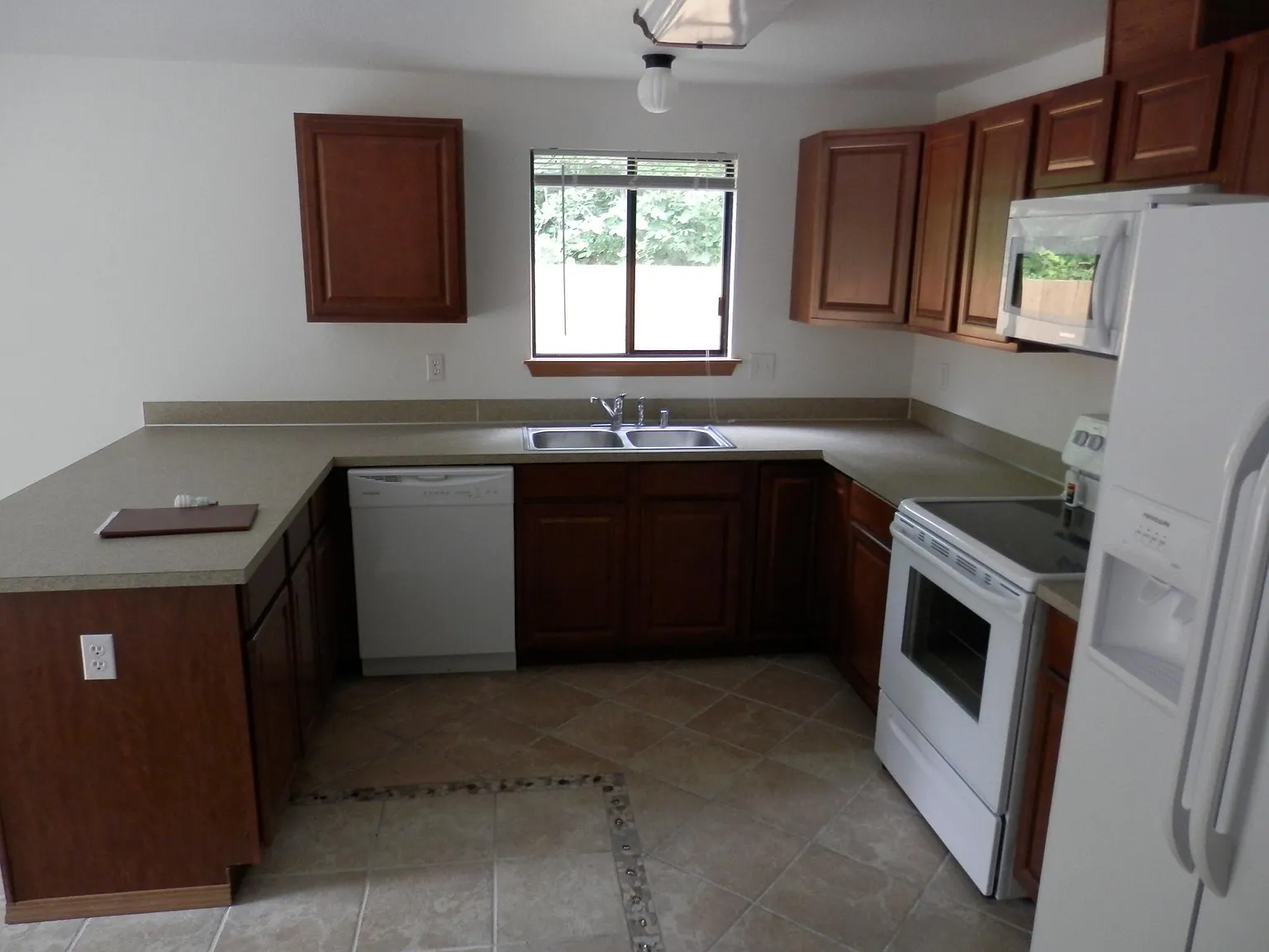 3 bed, 1074 sqft, $2,200 — Photo 4