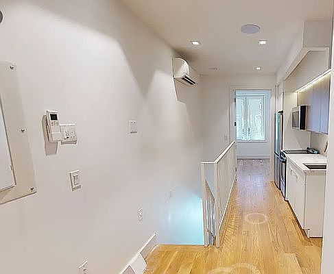 4th image of 230 E 95th St APT 1E