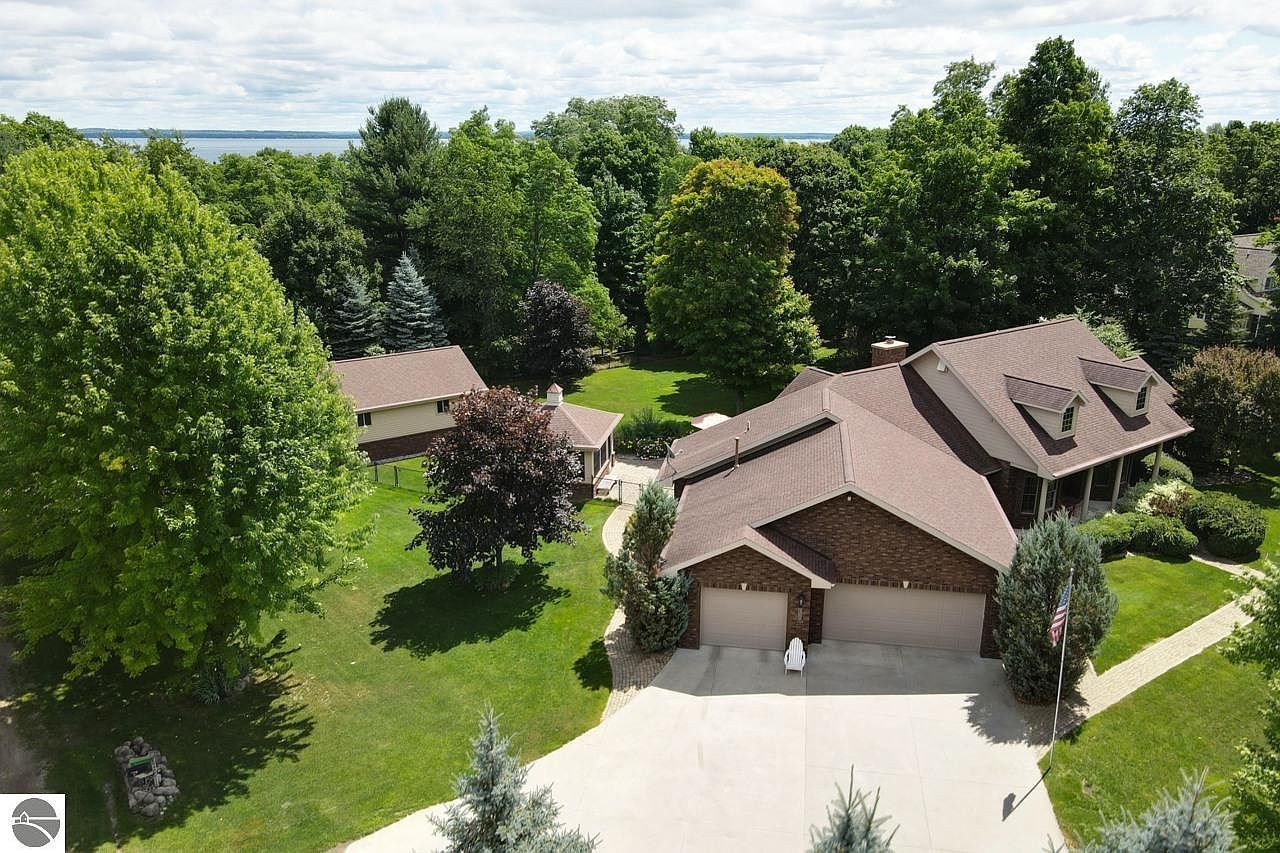 18499 Dougherty Ln, Traverse City, MI 49686 MLS 1907893 Zillow