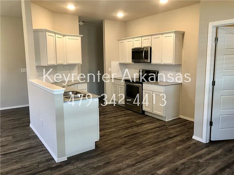 1236 S Nighthawk Ln — Photo 4