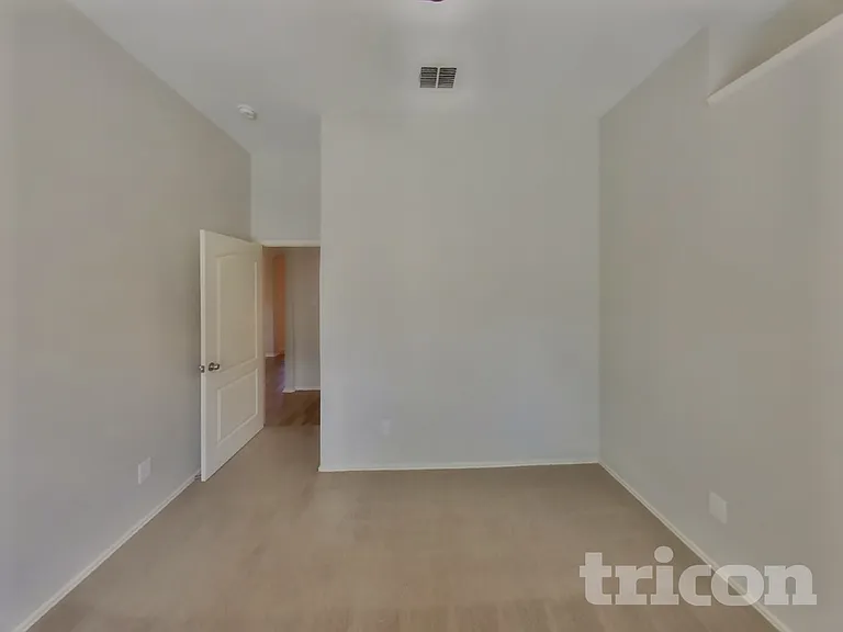 304 Sardius Blvd — Photo 7