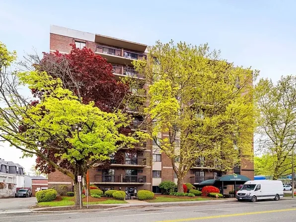164 Galen St APT 64, Watertown, MA 02472